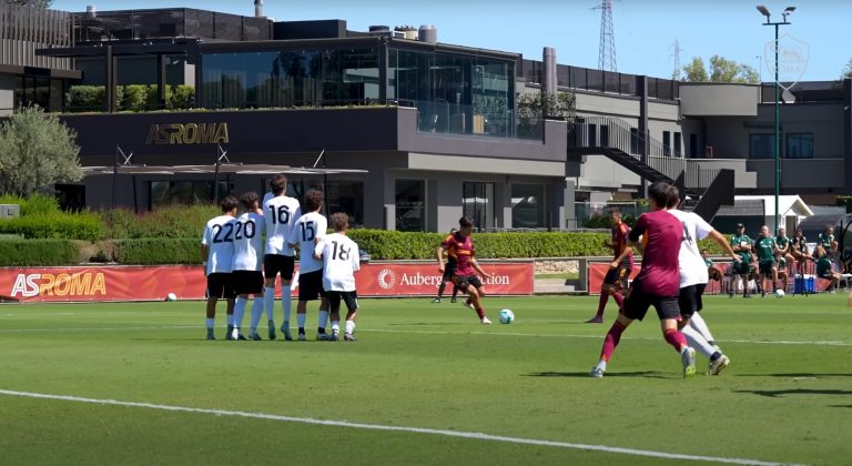 La punizione di Dybala contro il Roma City