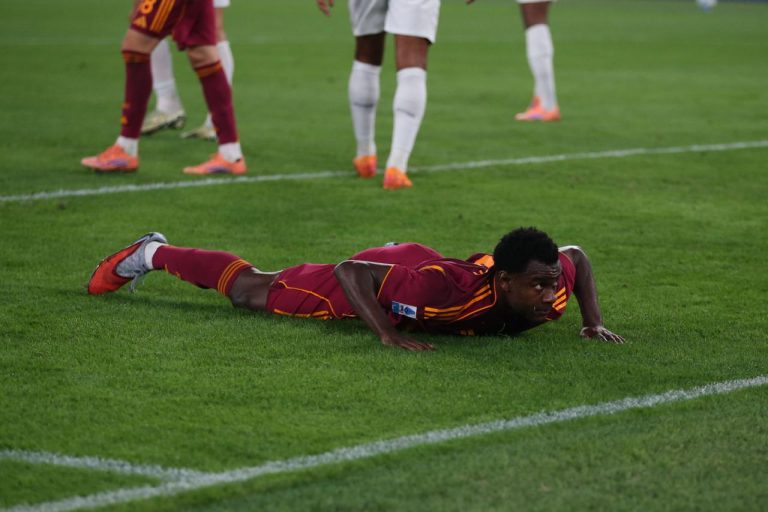 N'Dicka a terra contro l'Inter