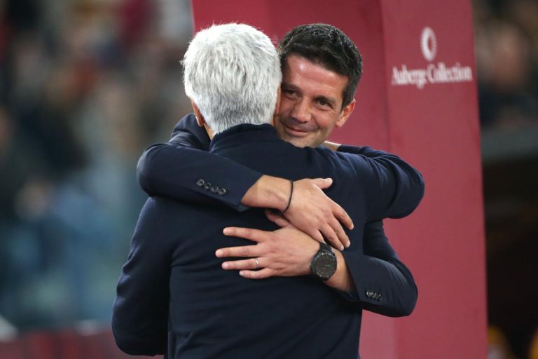 L'abbraccio tra Gasperini e Chivu in Roma Inter