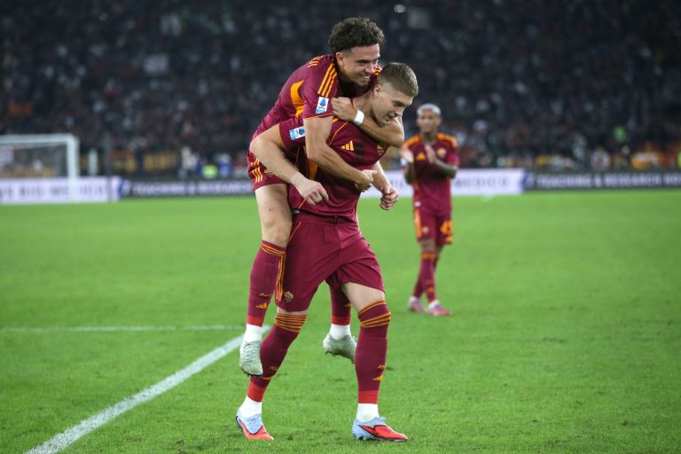 El Aynaoui esulta con Dovbyk dopo il gol del 2-0