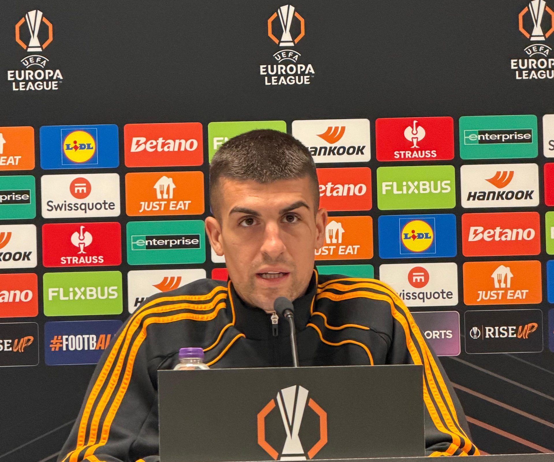 Rangers-Roma, Mancini: “Dovremo rimanere concentrati, sono a disposizione del mister”